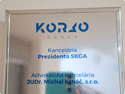 Zhotovenie informačnej tabuľky pred dvere kancelárií Korso Group v budove City Gate podľa grafického návrhu